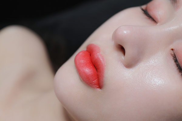 Sửa môi hỏng - trả lại sắc hồng căng mọng cho đôi môi